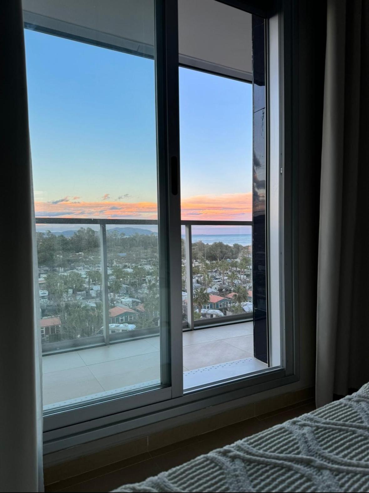 Apto Ciudad Jardin Vista Mar Planta 5 *